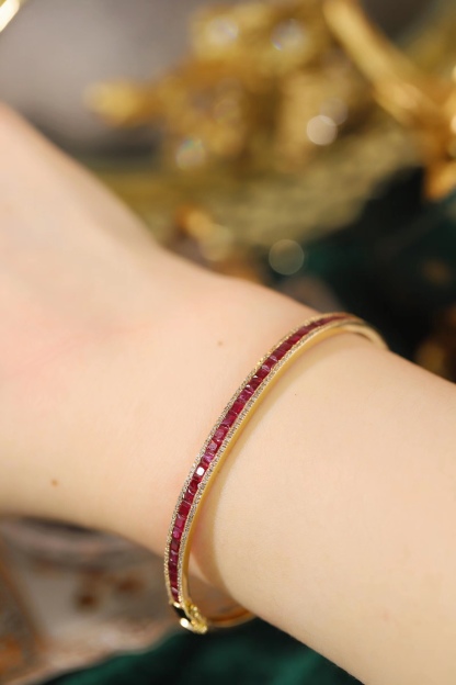 18k Gold Ruby Diamond Bracelet with Bezel Setting, Luxurious Circle of 2.96ct Blue Ruby