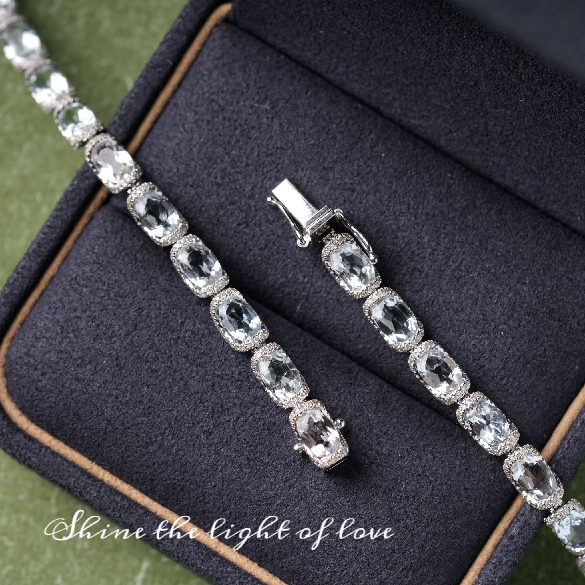 18k Gold White Aquamarine Luxurious Bezel-Set Bracelet with 7.60ct Natural Aquamarine and 1.20ct Diamond