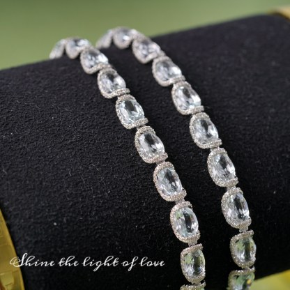 18k Gold White Aquamarine Luxurious Bezel-Set Bracelet with 7.60ct Natural Aquamarine and 1.20ct Diamond