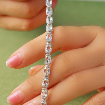 18k Gold White Aquamarine Luxurious Bezel-Set Bracelet with 7.60ct Natural Aquamarine and 1.20ct Diamond