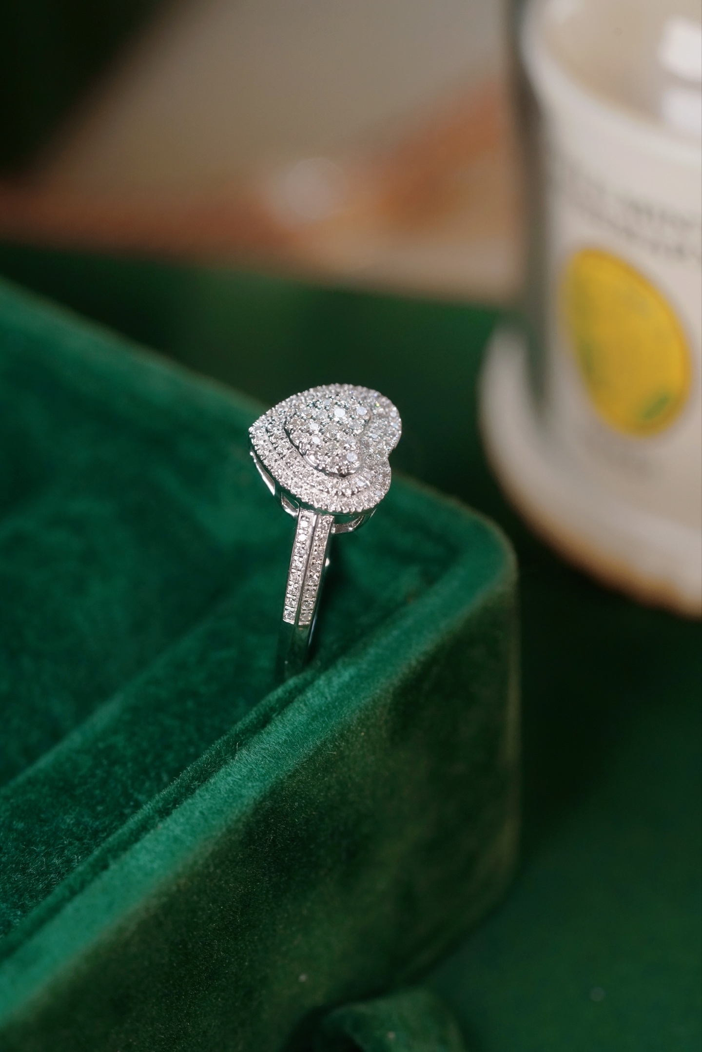 18k Gold Ring with 0.30ct Diamond Cluster, Heart-Shaped Design