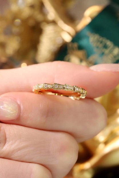 18k Gold Ring with 0.30ct Diamond Inlay all the way around, Snake Design