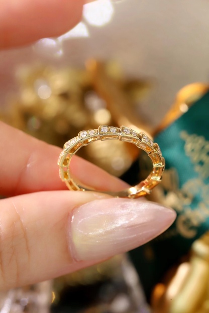 18k Gold Ring with 0.30ct Diamond Inlay all the way around, Snake Design