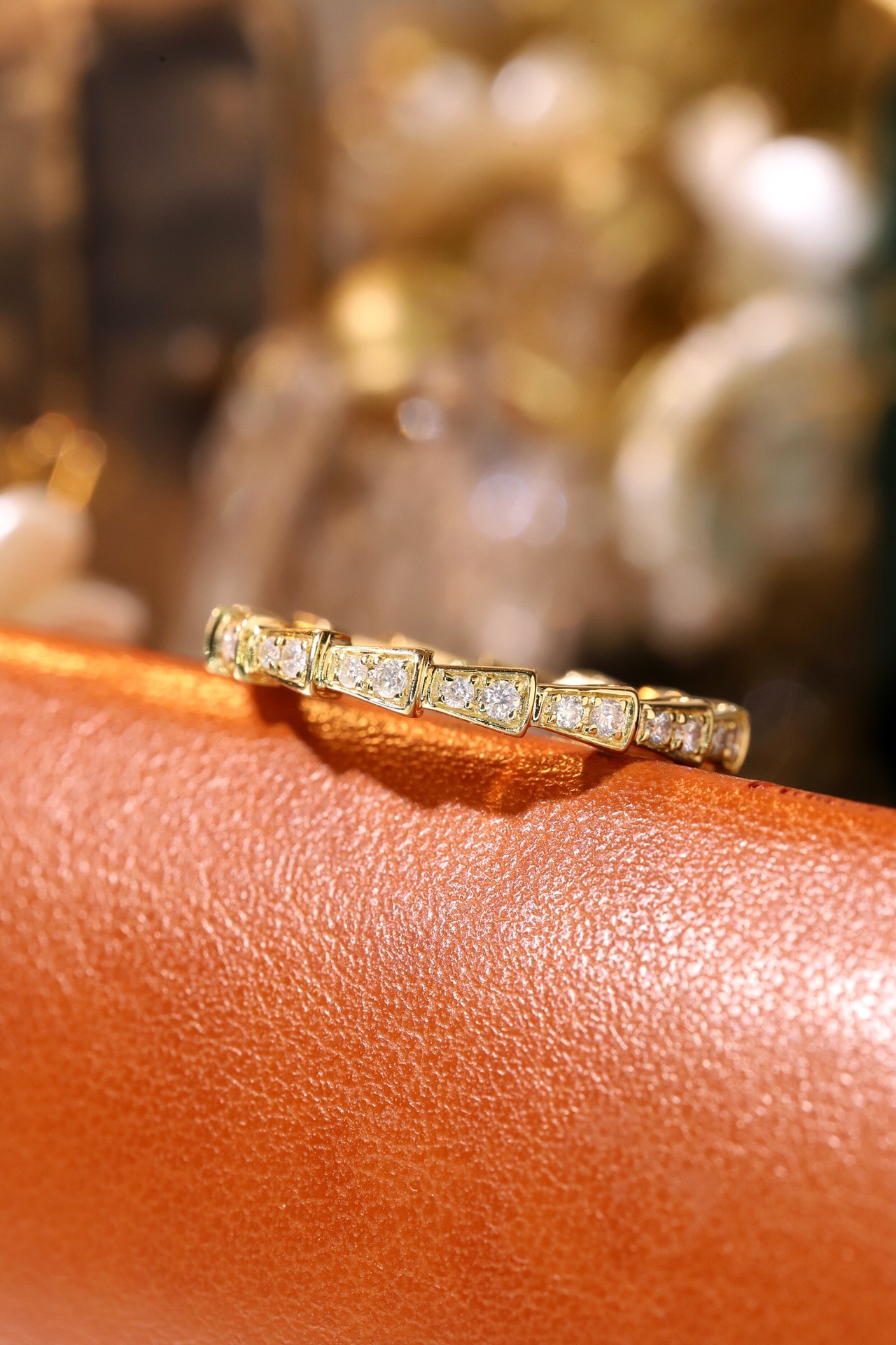 18k Gold Ring with 0.30ct Diamond Inlay all the way around, Snake Design