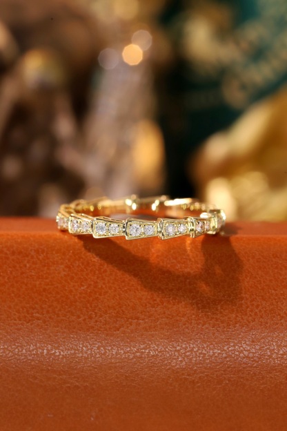 18k Gold Ring with 0.30ct Diamond Inlay all the way around, Snake Design