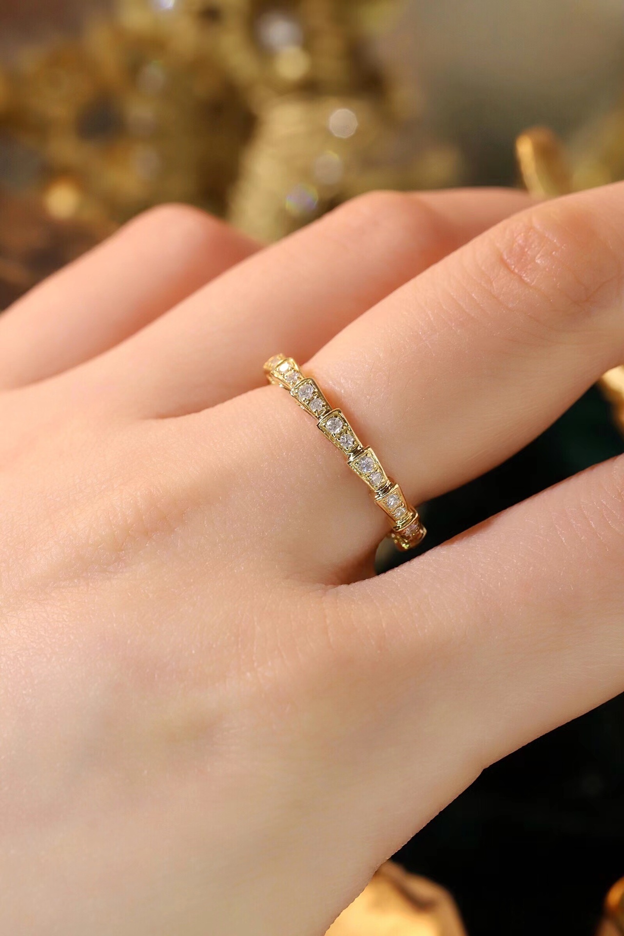 18k Gold Ring with 0.30ct Diamond Inlay all the way around, Snake Design