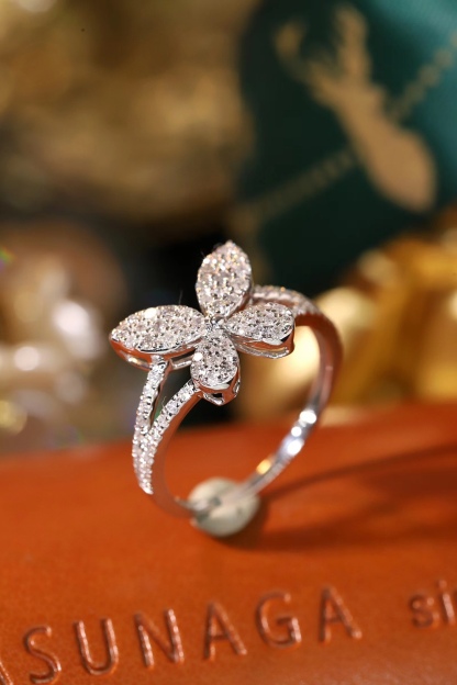 18k Gold Ring, Butterfly Design, Inlaid with 0.56ct Natural Diamond