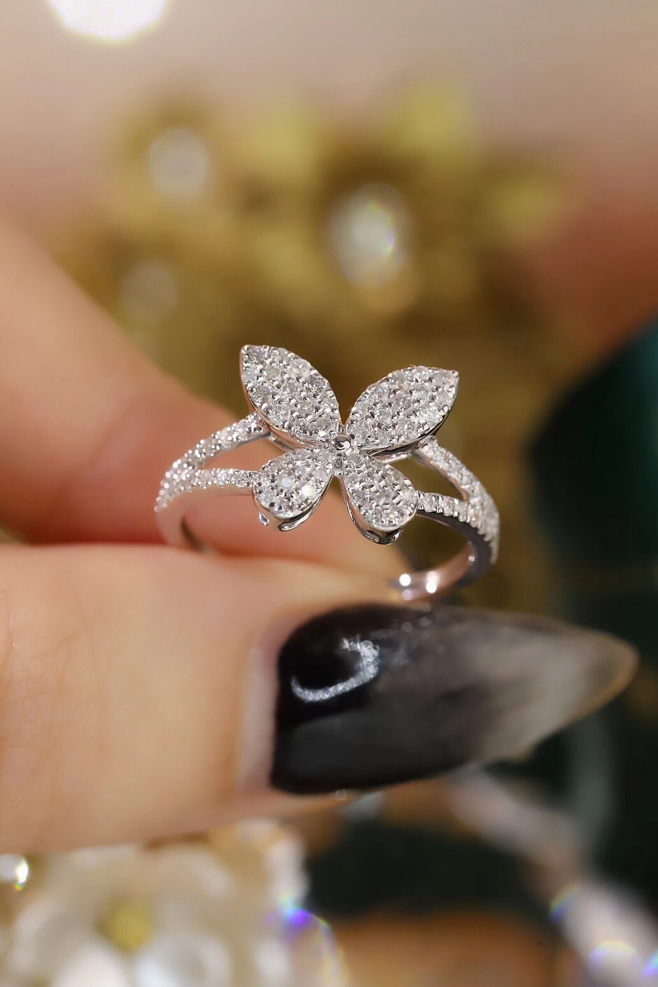 18k Gold Ring, Butterfly Design, Inlaid with 0.56ct Natural Diamond