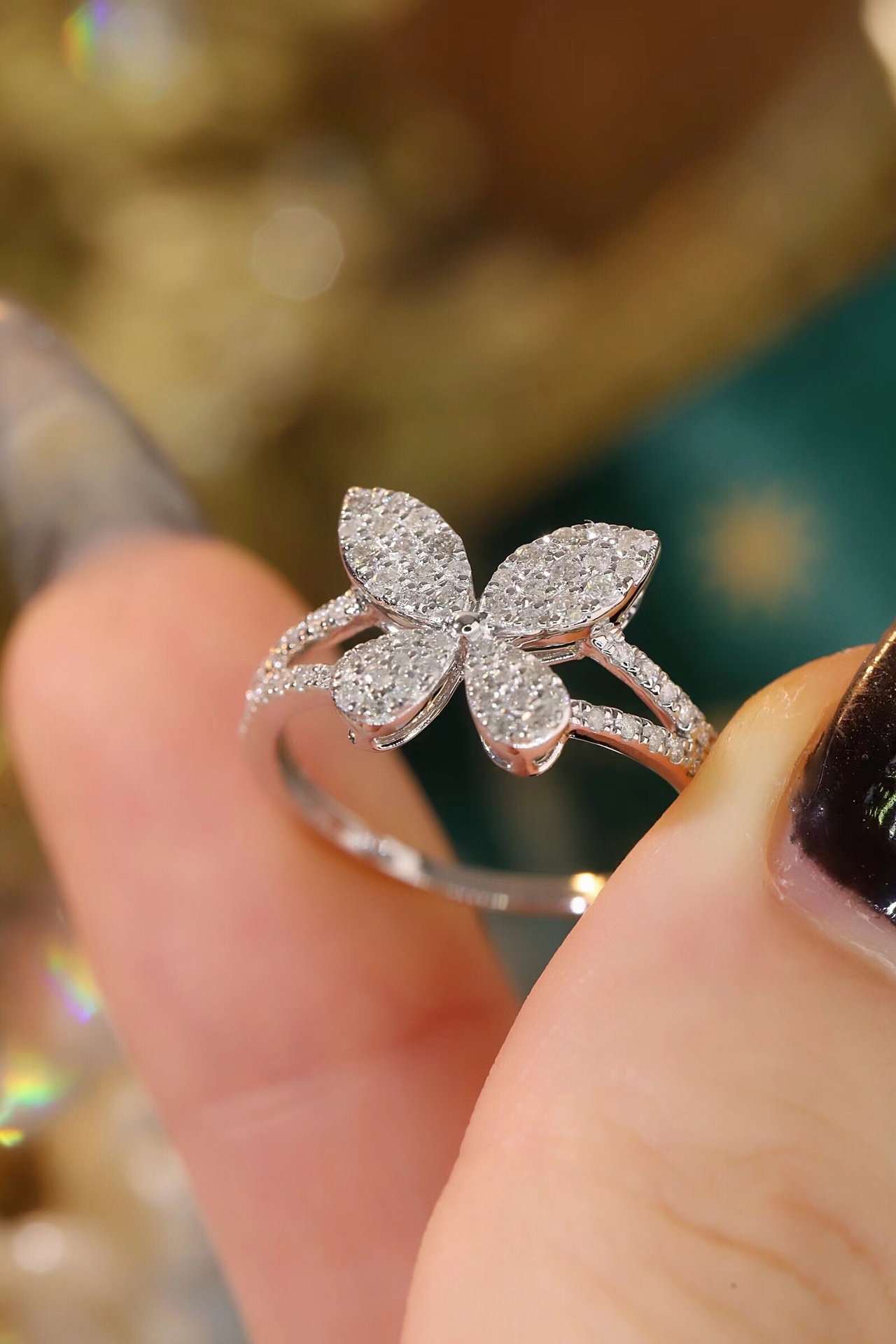 18k Gold Ring, Butterfly Design, Inlaid with 0.56ct Natural Diamond