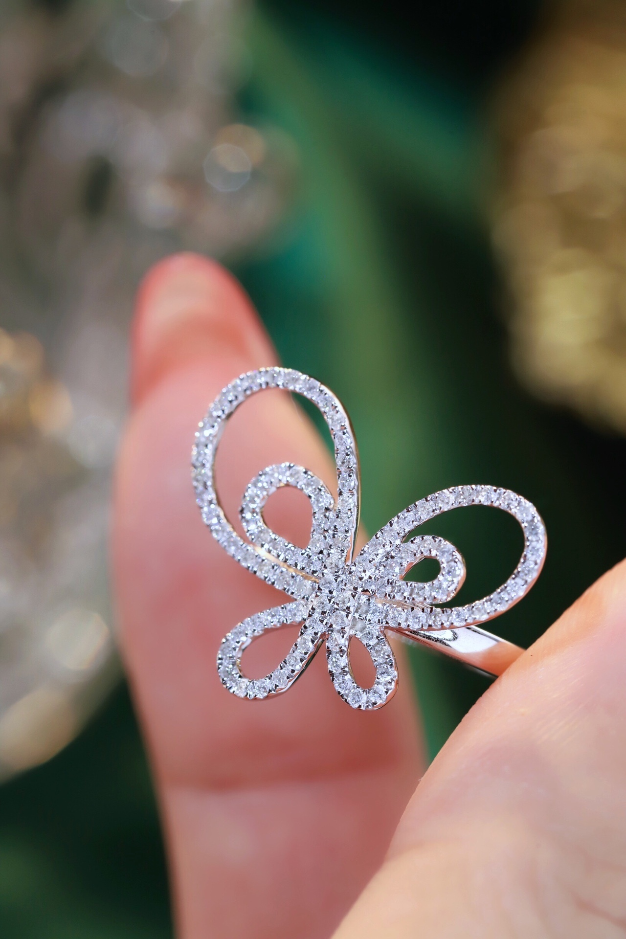 18k Gold Ring, Butterfly Design, Inlaid with 0.50ct Natural Diamond