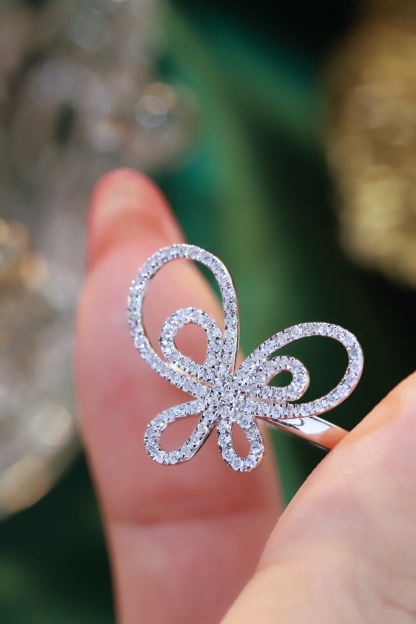 18k Gold Ring, Butterfly Design, Inlaid with 0.50ct Natural Diamond