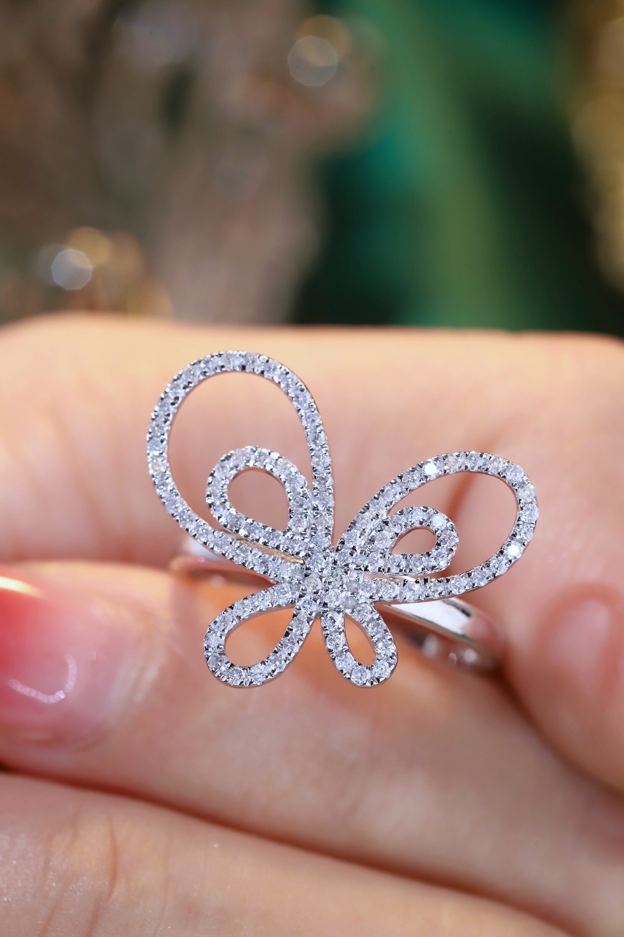 18k Gold Ring, Butterfly Design, Inlaid with 0.50ct Natural Diamond