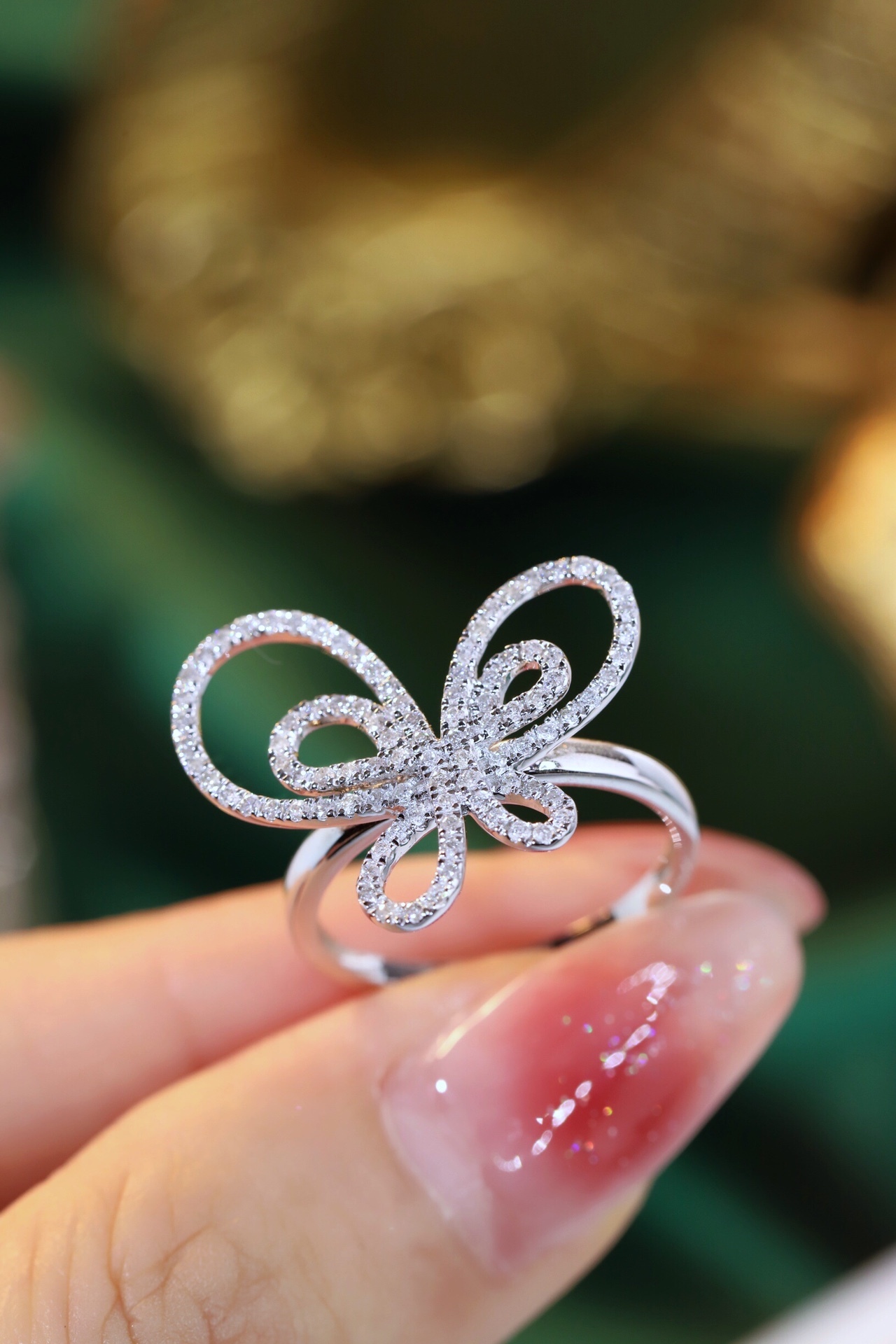 18k Gold Ring, Butterfly Design, Inlaid with 0.50ct Natural Diamond