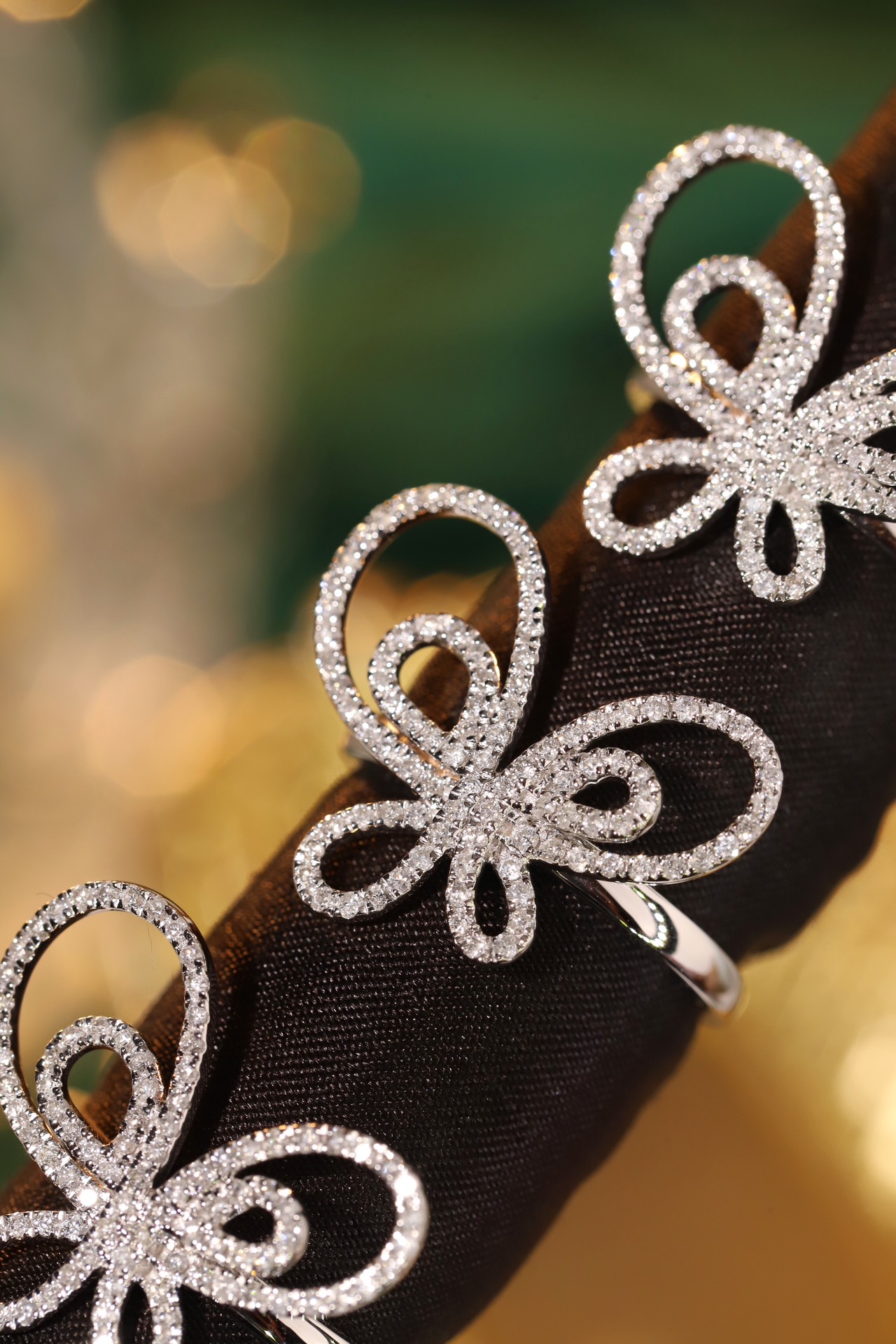 18k Gold Ring, Butterfly Design, Inlaid with 0.50ct Natural Diamond