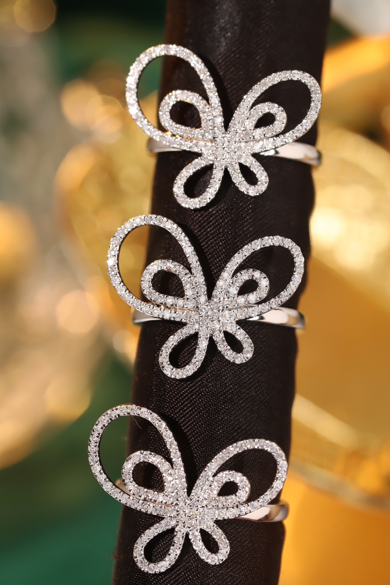 18k Gold Ring, Butterfly Design, Inlaid with 0.50ct Natural Diamond