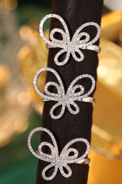 18k Gold Ring, Butterfly Design, Inlaid with 0.50ct Natural Diamond