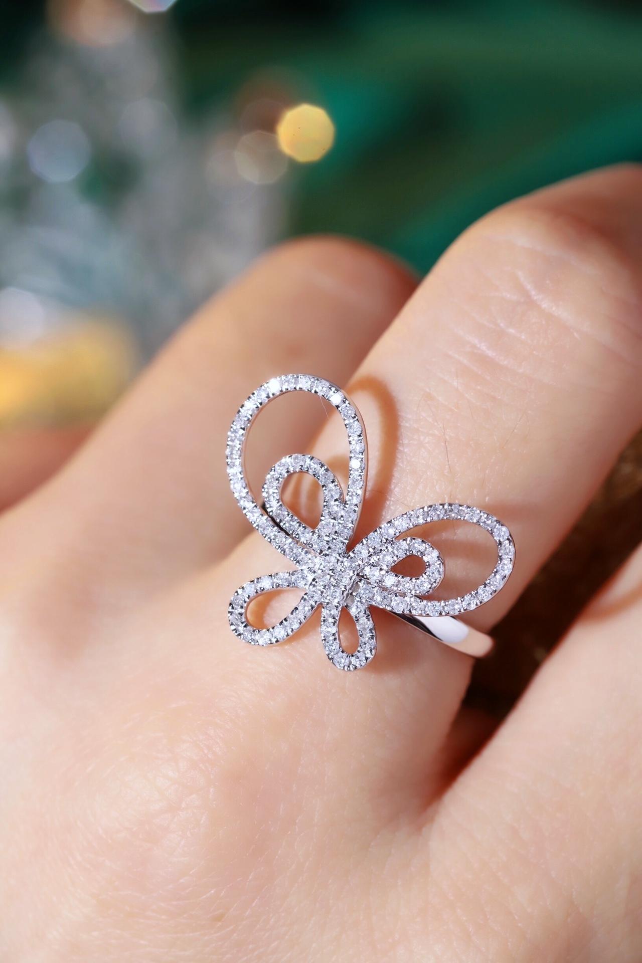 18k Gold Ring, Butterfly Design, Inlaid with 0.50ct Natural Diamond