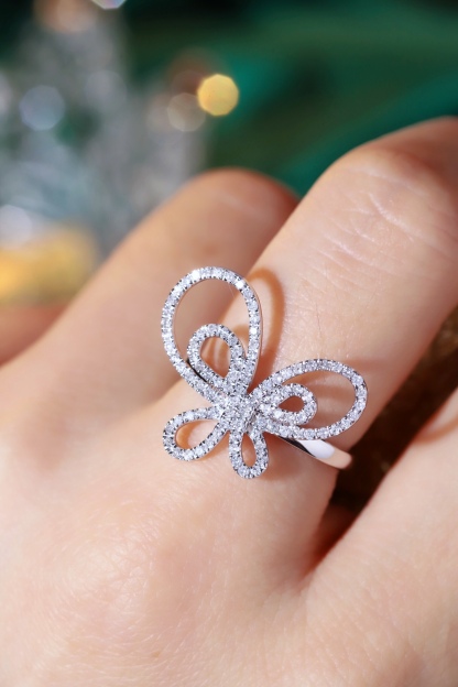 18k Gold Ring, Butterfly Design, Inlaid with 0.50ct Natural Diamond