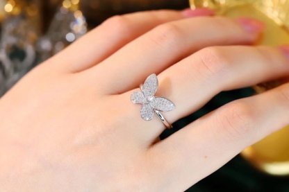 18k Gold Ring, Butterfly Design, Inlaid with 0.35ct Natural Diamond