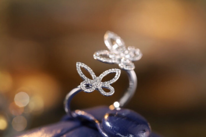 18k Gold Ring, Butterfly Design, Inlaid with 0.28ct Natural Diamond