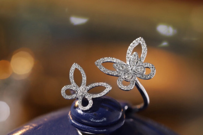 18k Gold Ring, Butterfly Design, Inlaid with 0.28ct Natural Diamond