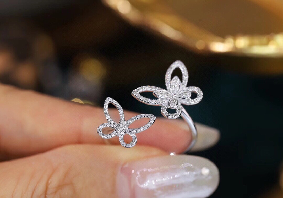18k Gold Ring, Butterfly Design, Inlaid with 0.28ct Natural Diamond