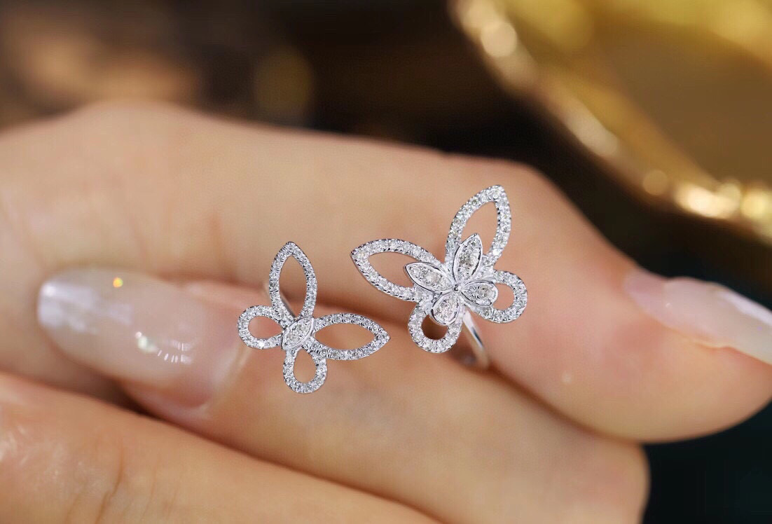 18k Gold Ring, Butterfly Design, Inlaid with 0.28ct Natural Diamond
