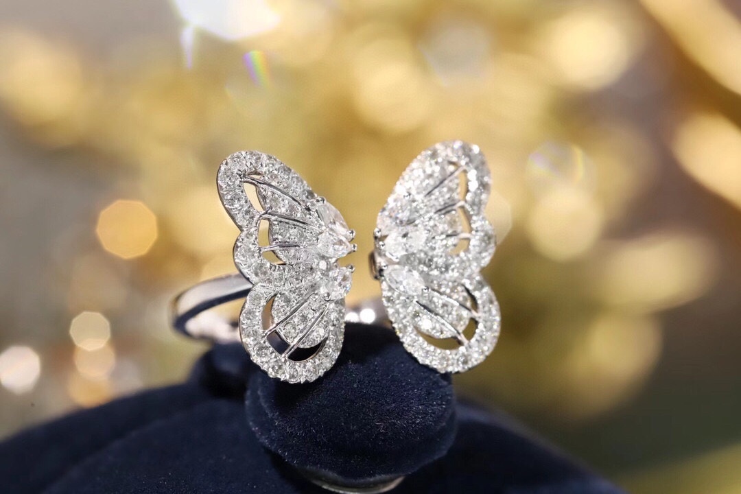 18k Gold Ring, Butterfly Design, Inlaid with 0.90ct Natural Diamond