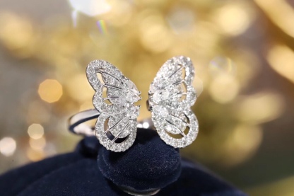 18k Gold Ring, Butterfly Design, Inlaid with 0.90ct Natural Diamond
