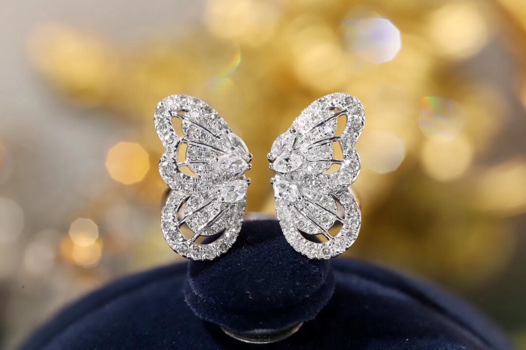 18k Gold Ring, Butterfly Design, Inlaid with 0.90ct Natural Diamond