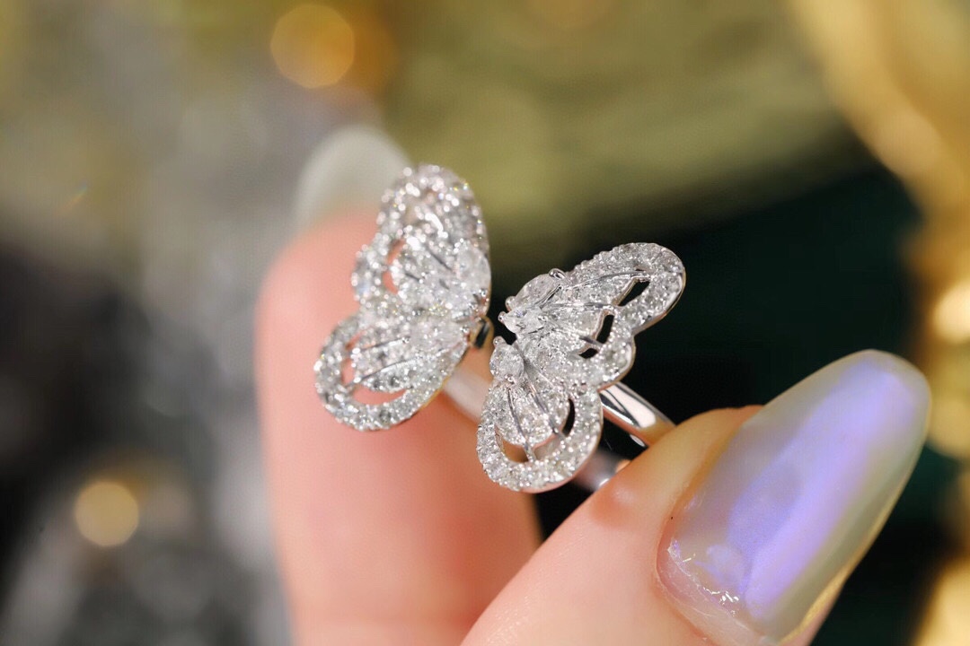 18k Gold Ring, Butterfly Design, Inlaid with 0.90ct Natural Diamond