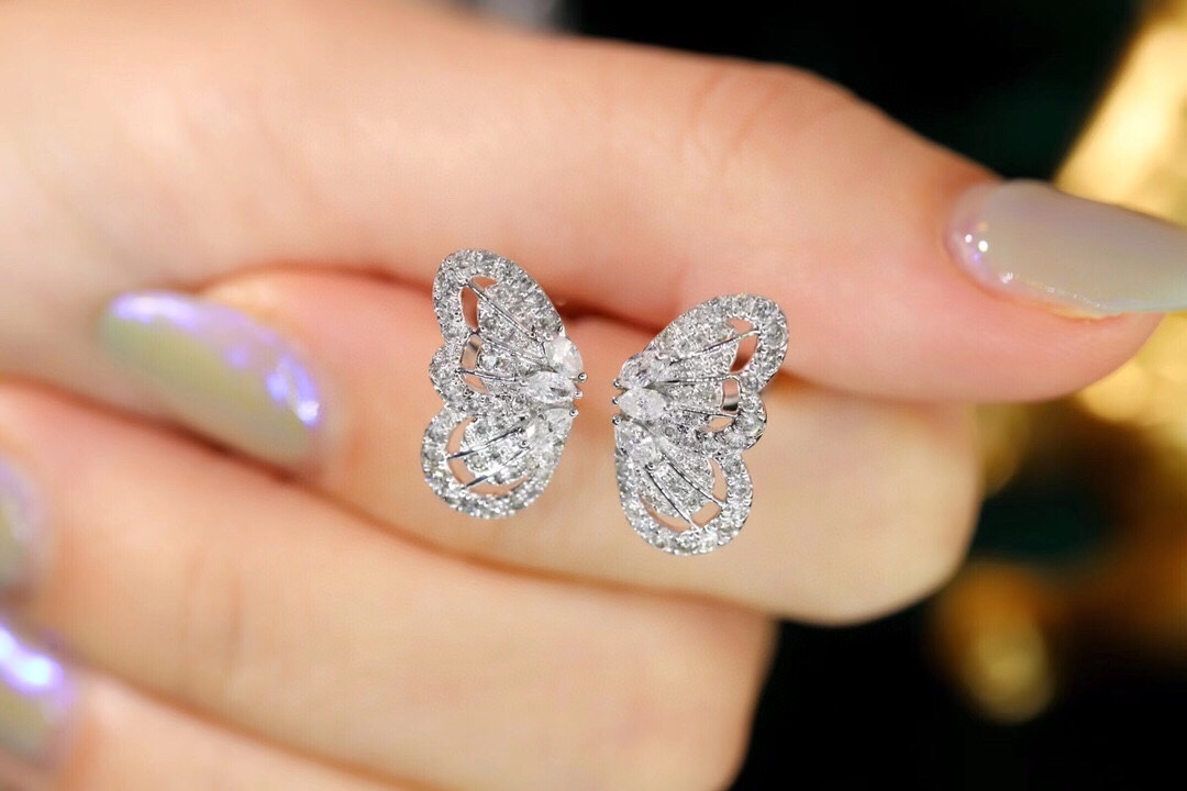 18k Gold Ring, Butterfly Design, Inlaid with 0.90ct Natural Diamond