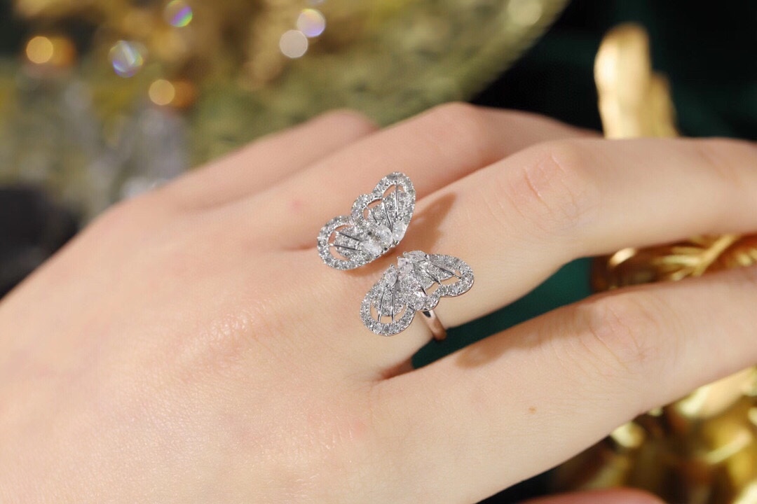 18k Gold Ring, Butterfly Design, Inlaid with 0.90ct Natural Diamond