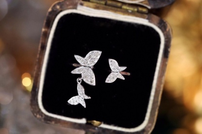 18k Gold Ring, Butterfly Design, Inlaid with 0.25ct Natural Diamond
