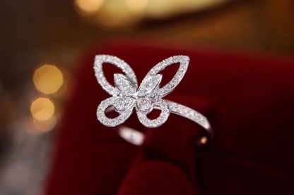 18k Gold Ring, Butterfly Design, Inlaid with 0.45ct Natural Diamond