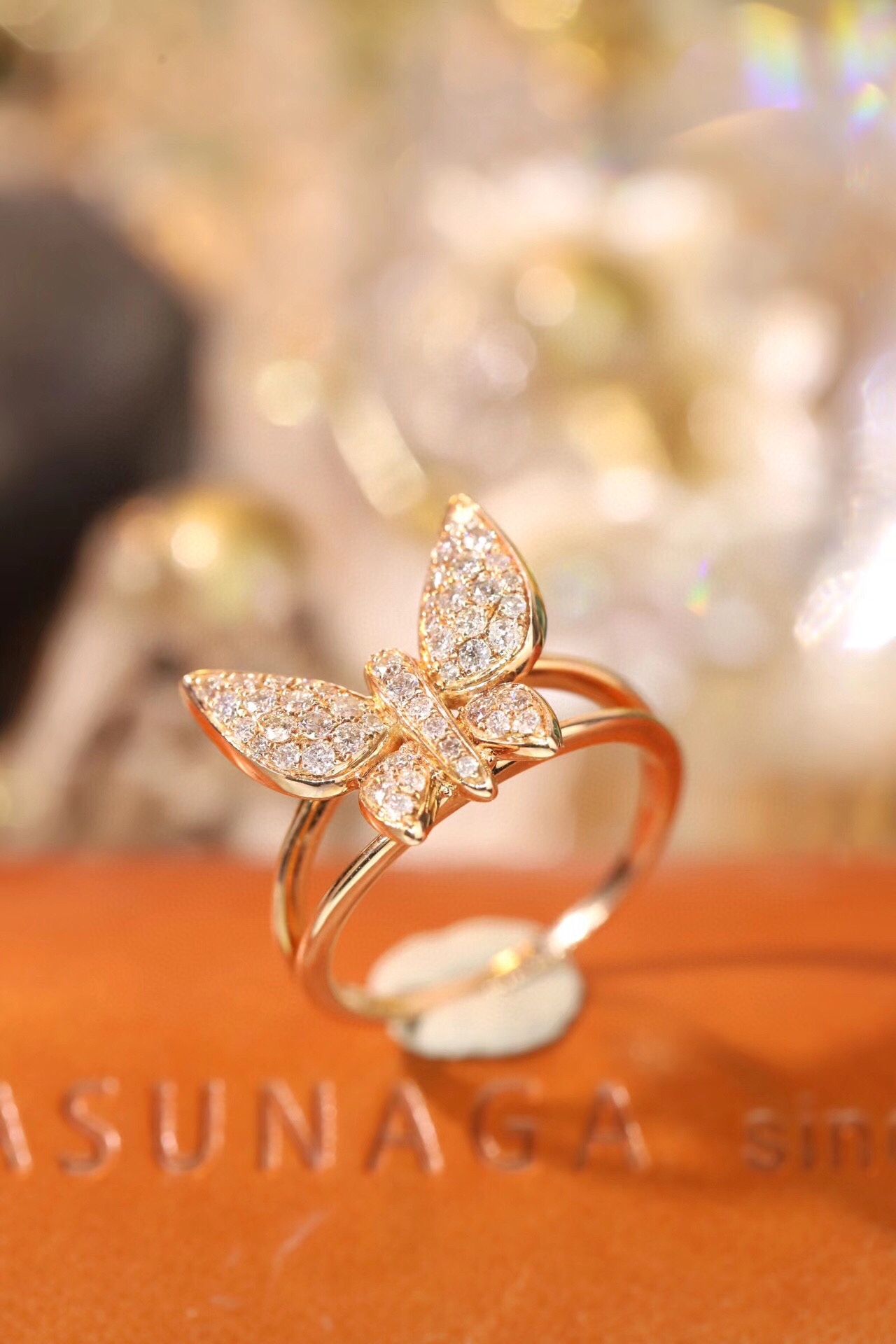 18k Gold Ring, Butterfly Design, Inlaid with 0.45ct Natural Diamond