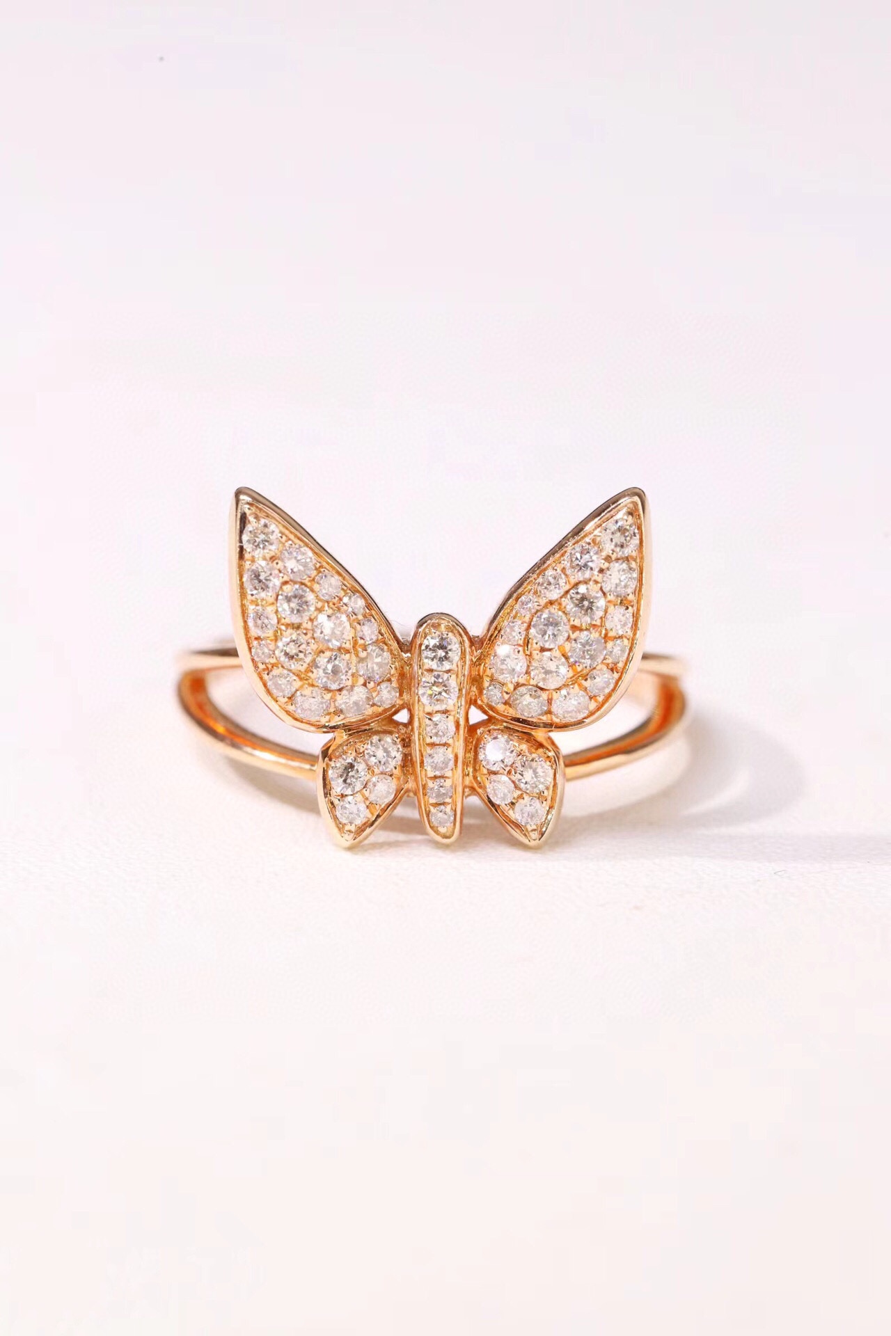 18k Gold Ring, Butterfly Design, Inlaid with 0.45ct Natural Diamond