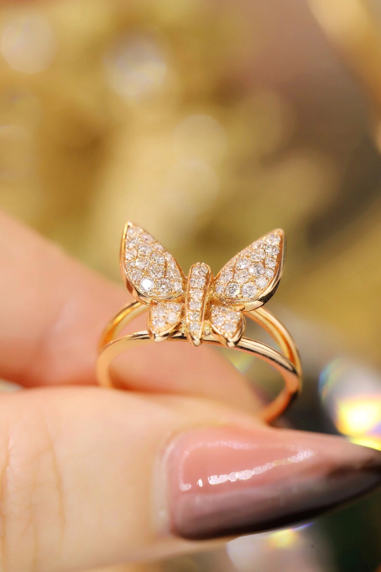 18k Gold Ring, Butterfly Design, Inlaid with 0.45ct Natural Diamond