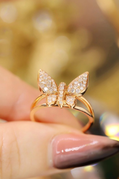 18k Gold Ring, Butterfly Design, Inlaid with 0.45ct Natural Diamond