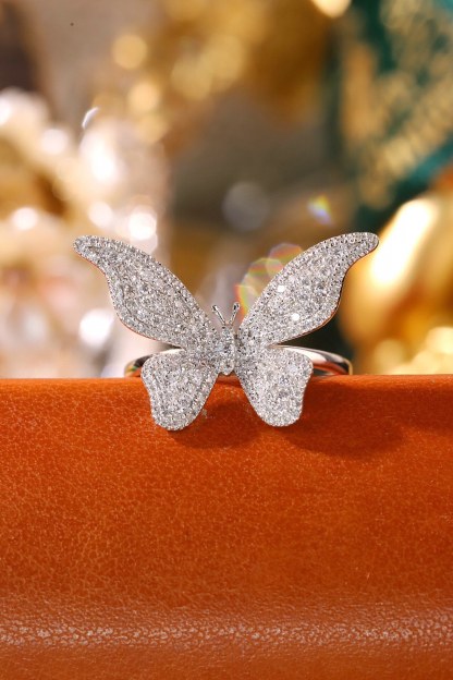 18k Gold Ring, Butterfly Design, Inlaid with 0.60ct Natural Diamond