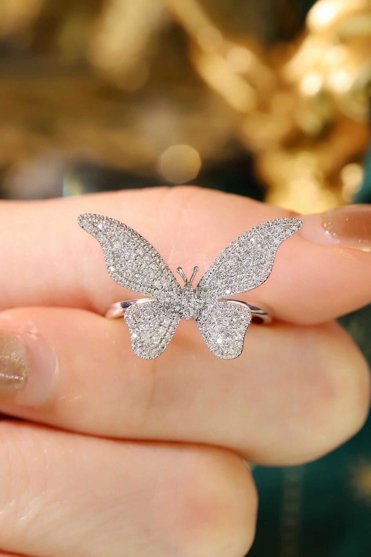 18k Gold Ring, Butterfly Design, Inlaid with 0.60ct Natural Diamond