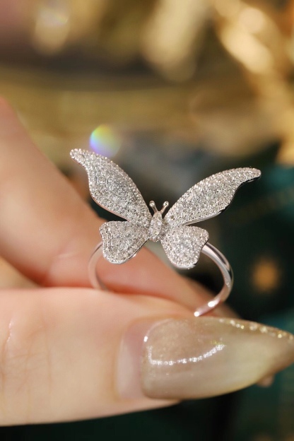 18k Gold Ring, Butterfly Design, Inlaid with 0.60ct Natural Diamond