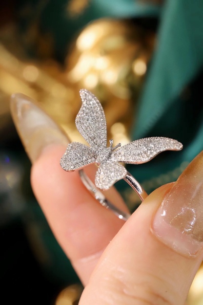 18k Gold Ring, Butterfly Design, Inlaid with 0.60ct Natural Diamond