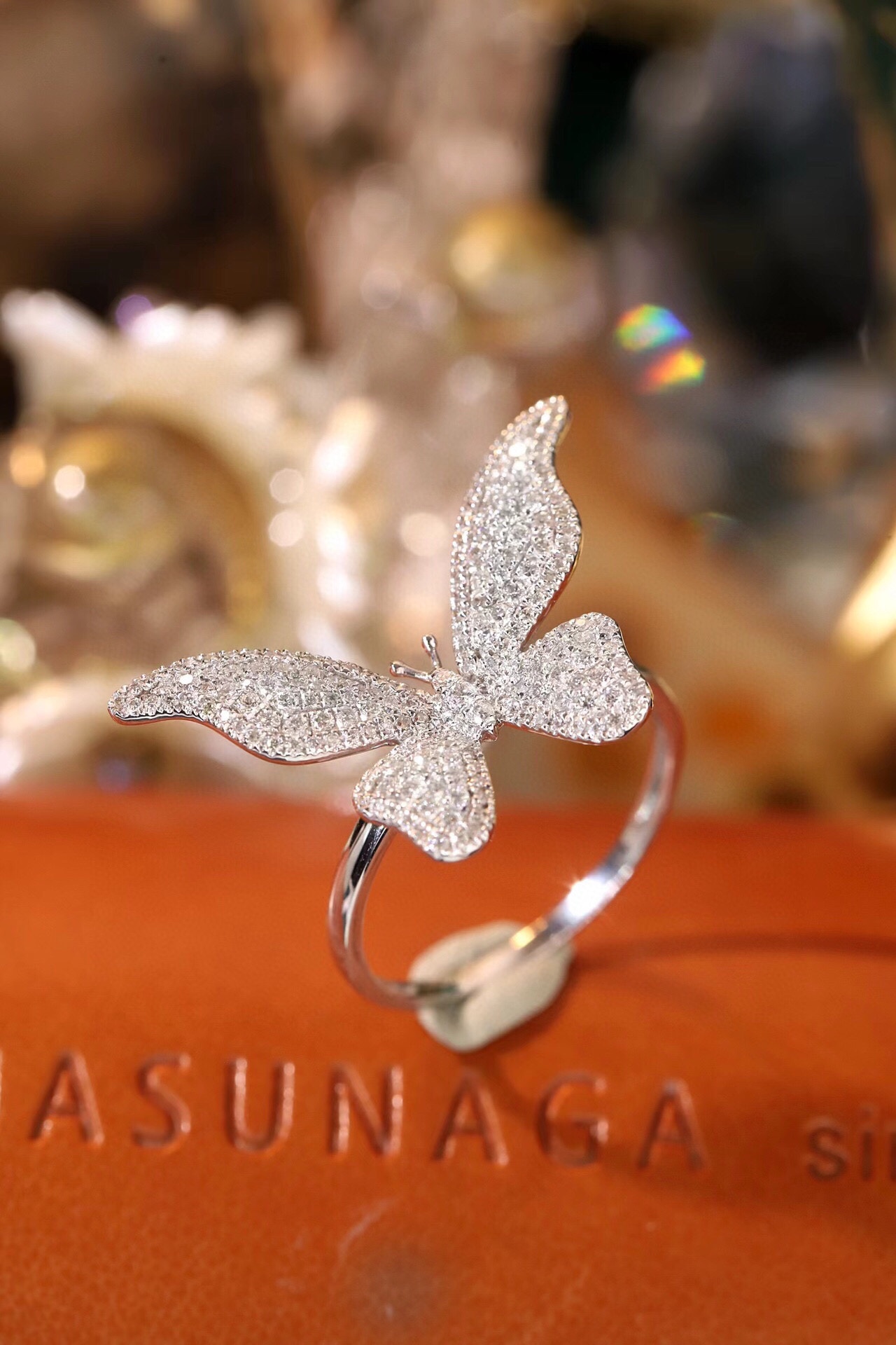 18k Gold Ring, Butterfly Design, Inlaid with 0.60ct Natural Diamond