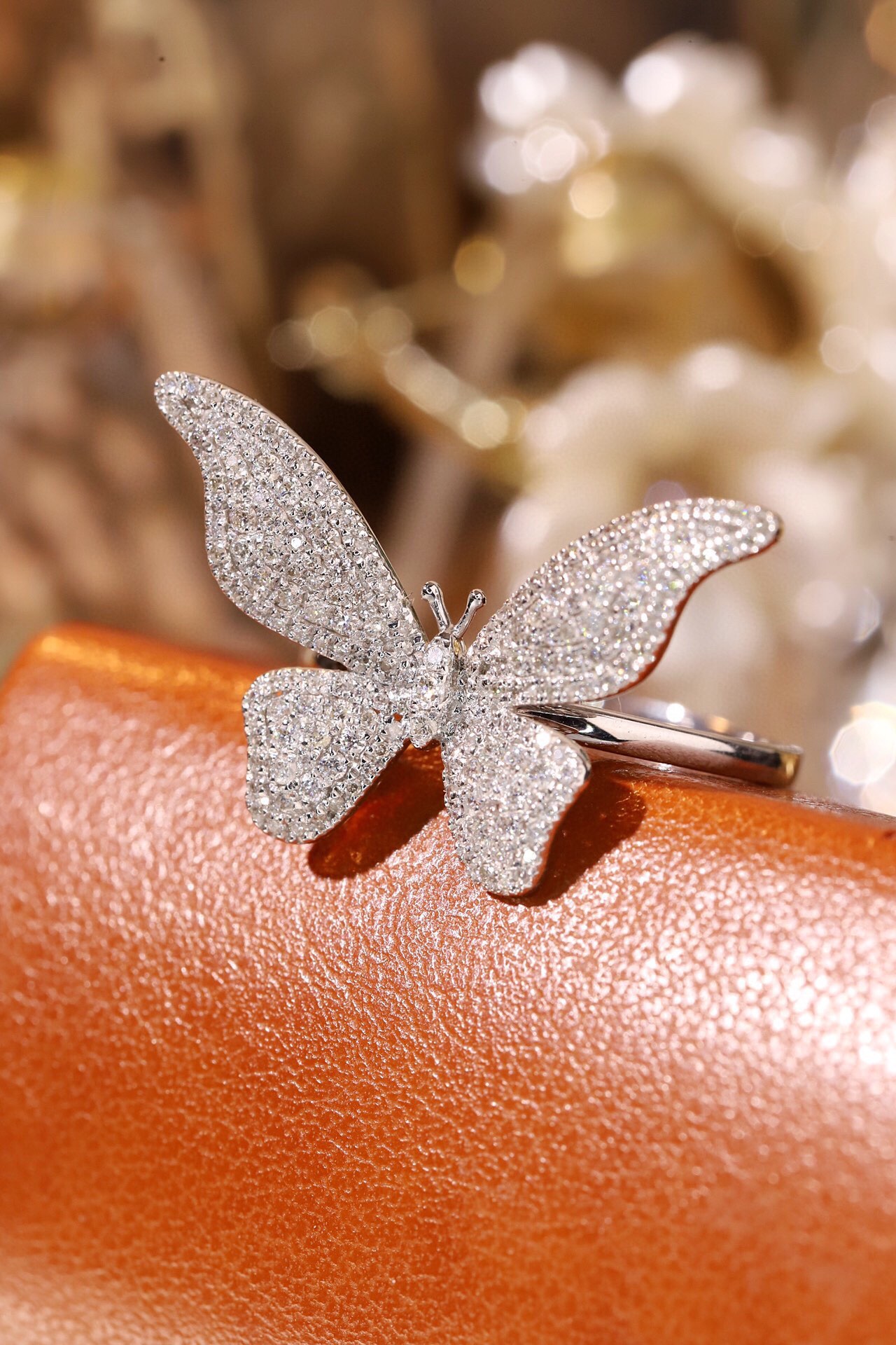 18k Gold Ring, Butterfly Design, Inlaid with 0.60ct Natural Diamond