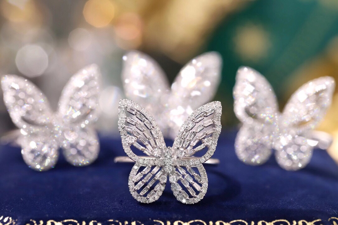 18k Gold Ring, Butterfly Design, Inlaid with 0.80ct Natural Diamond