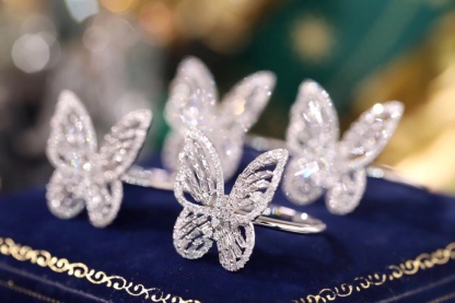 18k Gold Ring, Butterfly Design, Inlaid with 0.80ct Natural Diamond