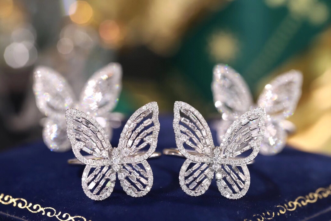 18k Gold Ring, Butterfly Design, Inlaid with 0.80ct Natural Diamond