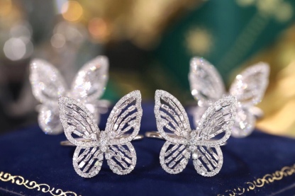 18k Gold Ring, Butterfly Design, Inlaid with 0.80ct Natural Diamond