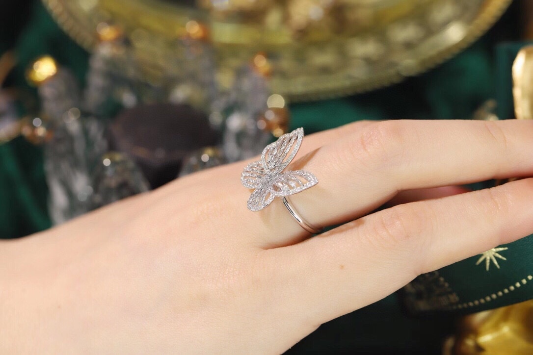 18k Gold Ring, Butterfly Design, Inlaid with 0.80ct Natural Diamond